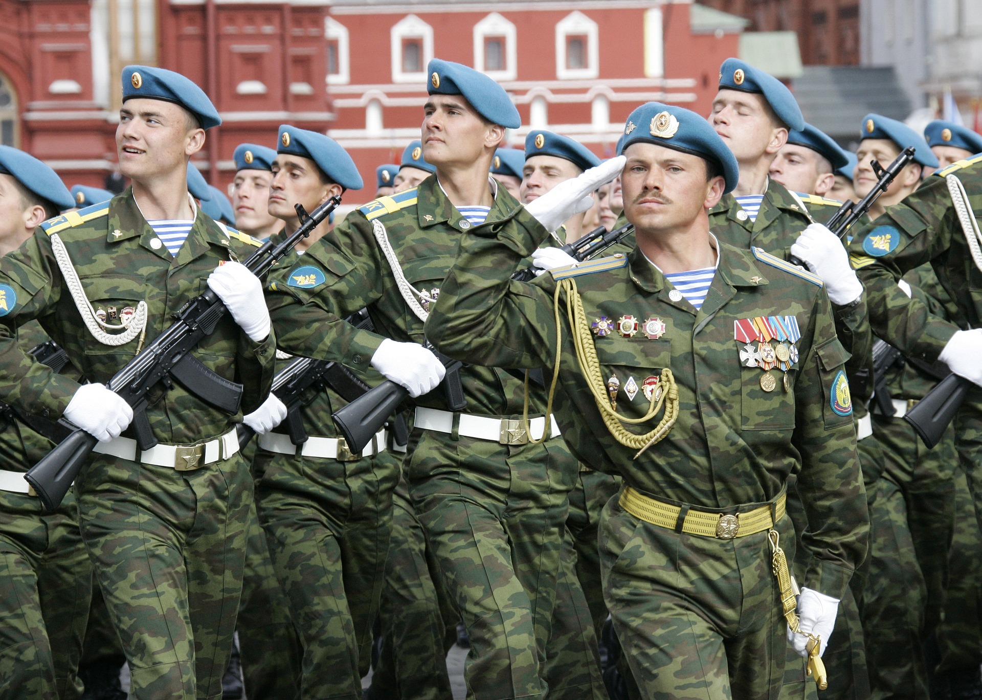 Rusko na Kryme obnovuje vojenské základne zo sovietskych čias