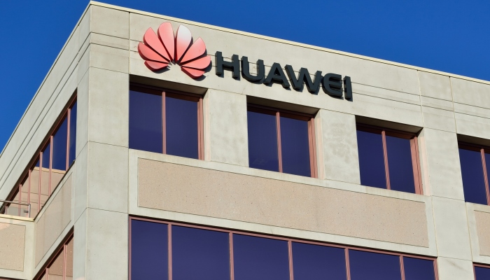 V Poľsku zatkli pre špionáž zamestnanca Huawei, Praha prehodnotí partnerstvo s Pekingom